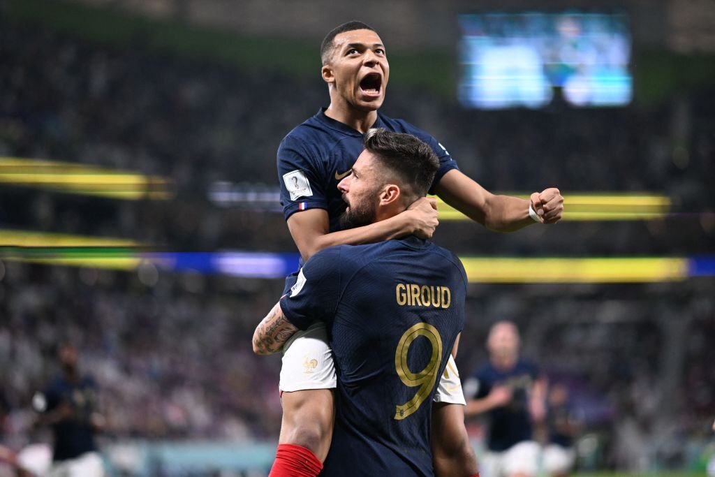 Mbappe chiếm trọn spotlight trong ngày Giroud đi vào lịch sử 7